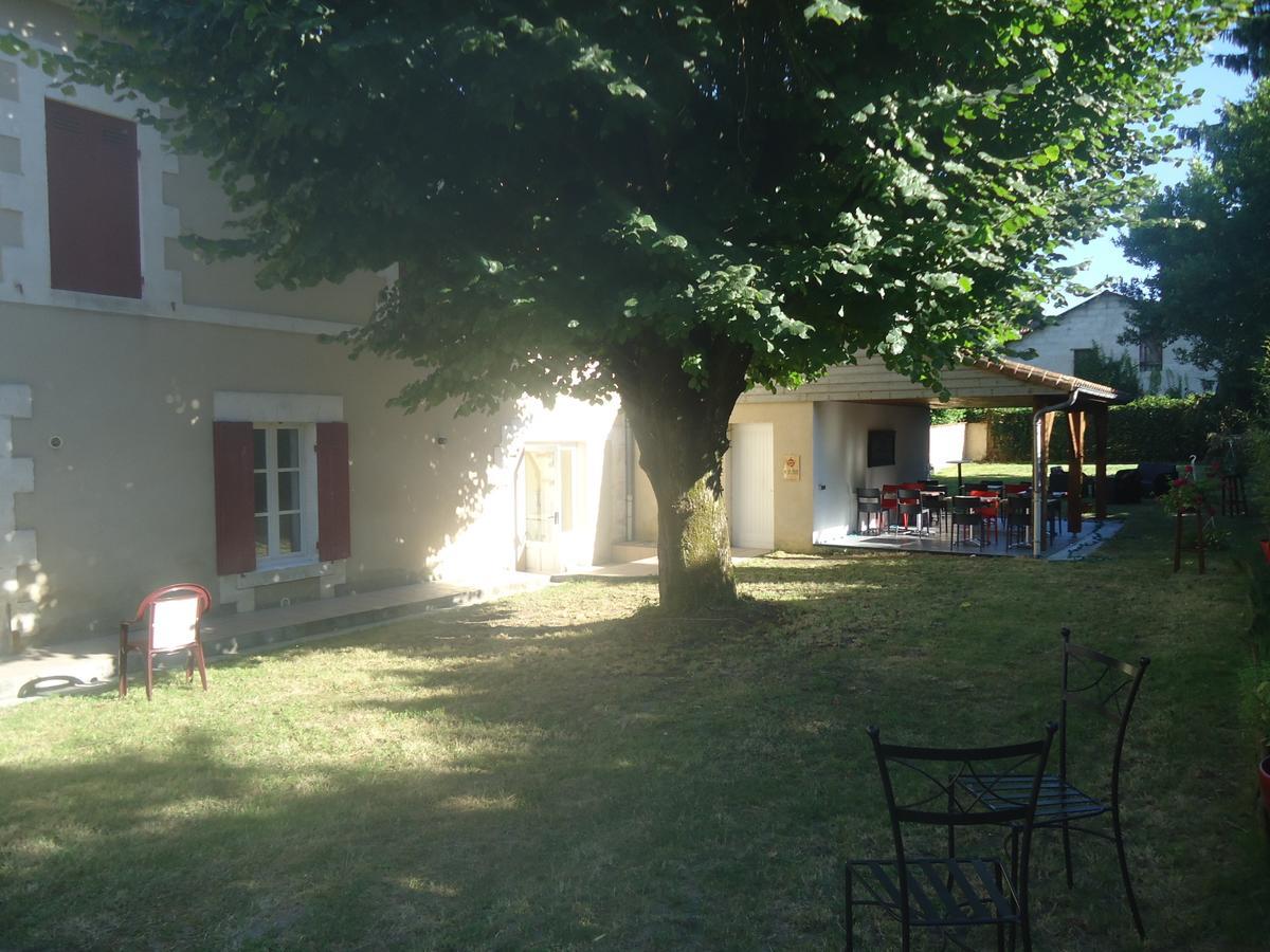Logis Hotel Du Champ De Foire Saint-Aulaye-Puymangou Экстерьер фото